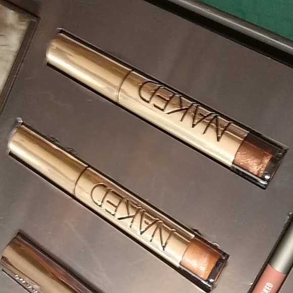 URBAN DECAY NAKED MAKEUP VAULT VOLUME THREE - Picture 11 of 15